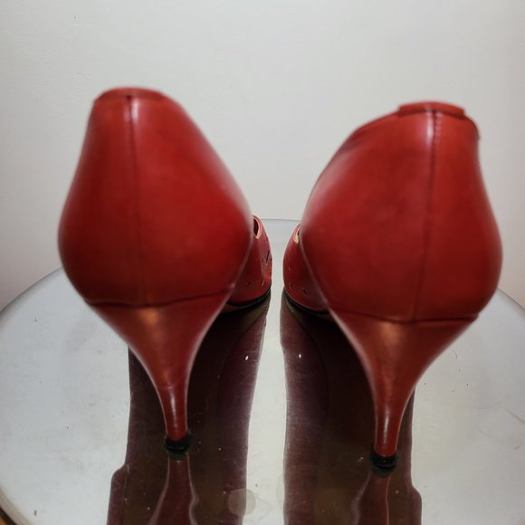 Holt Renfrew 80s red pump - Picture 3 of 3